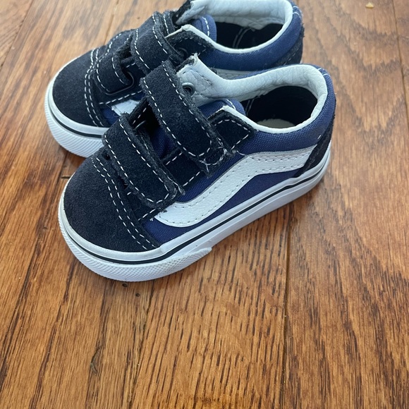 VANS - Picture 2 of 2